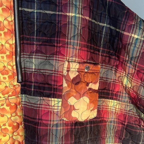 NWOT Urban Outfitters Women's Nylon Quilted Boxy Patchwork Poncho One Size - Picture 4 of 13